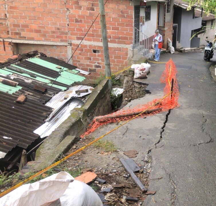 Pérdida de banca en el barrio Popular 2. Foto: Dagrd.