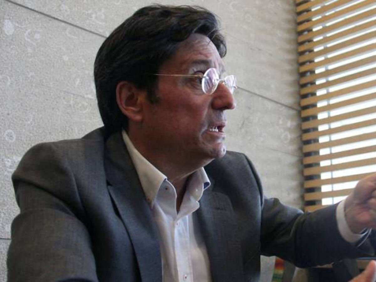 Exvicepresidente Francisco Santos busca el archivo de su investigación por vínculos con “paras”