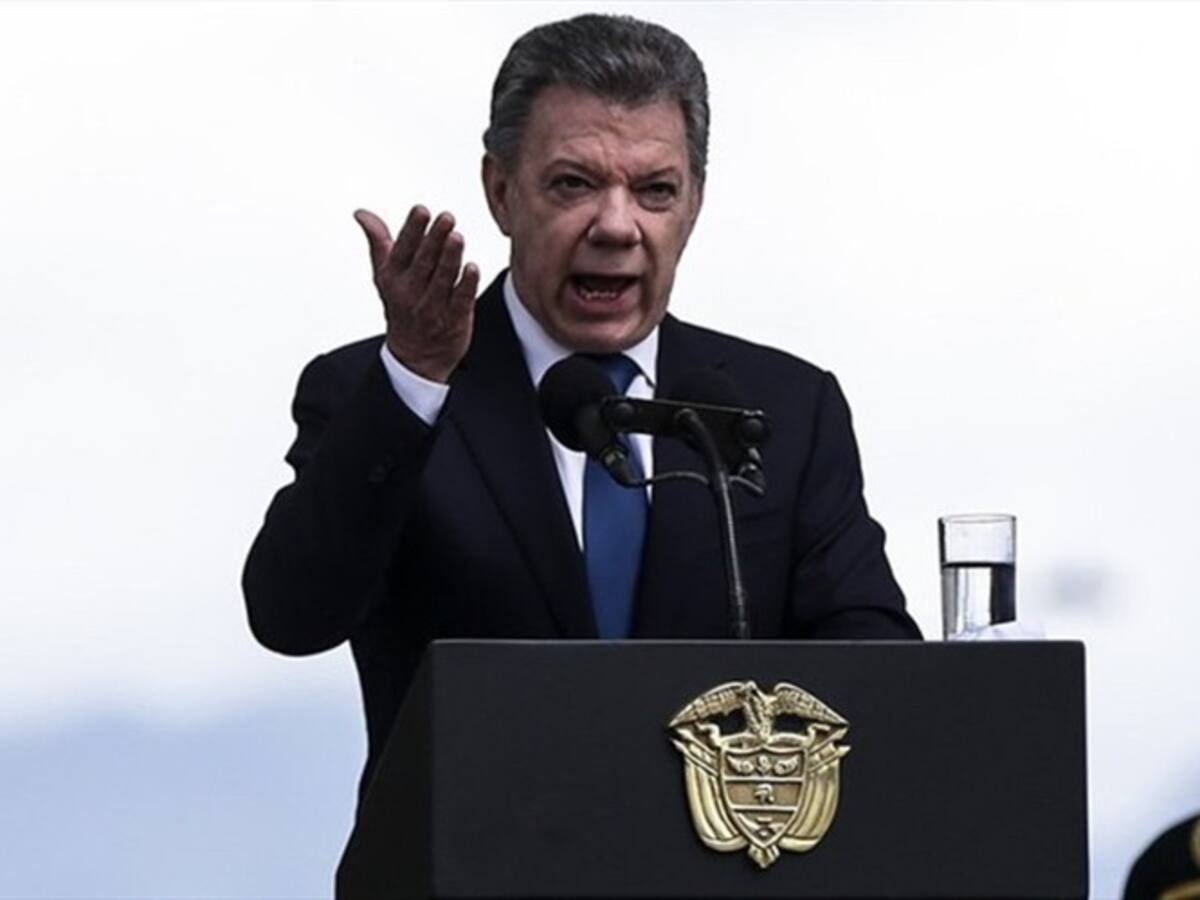 Tras atentados del ELN, Santos pide a la Policía que mantenga su contundencia