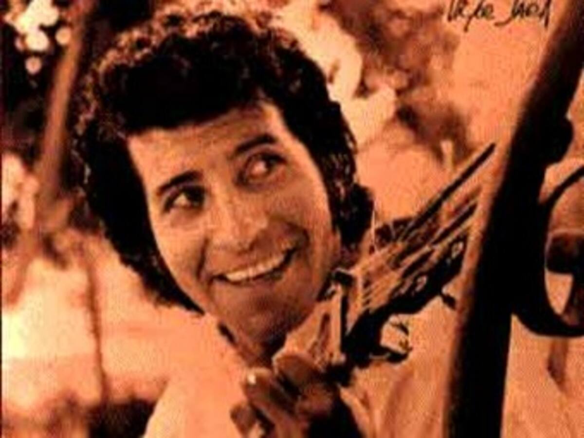 Multitudinario adiós al cantautor chileno Víctor Jara