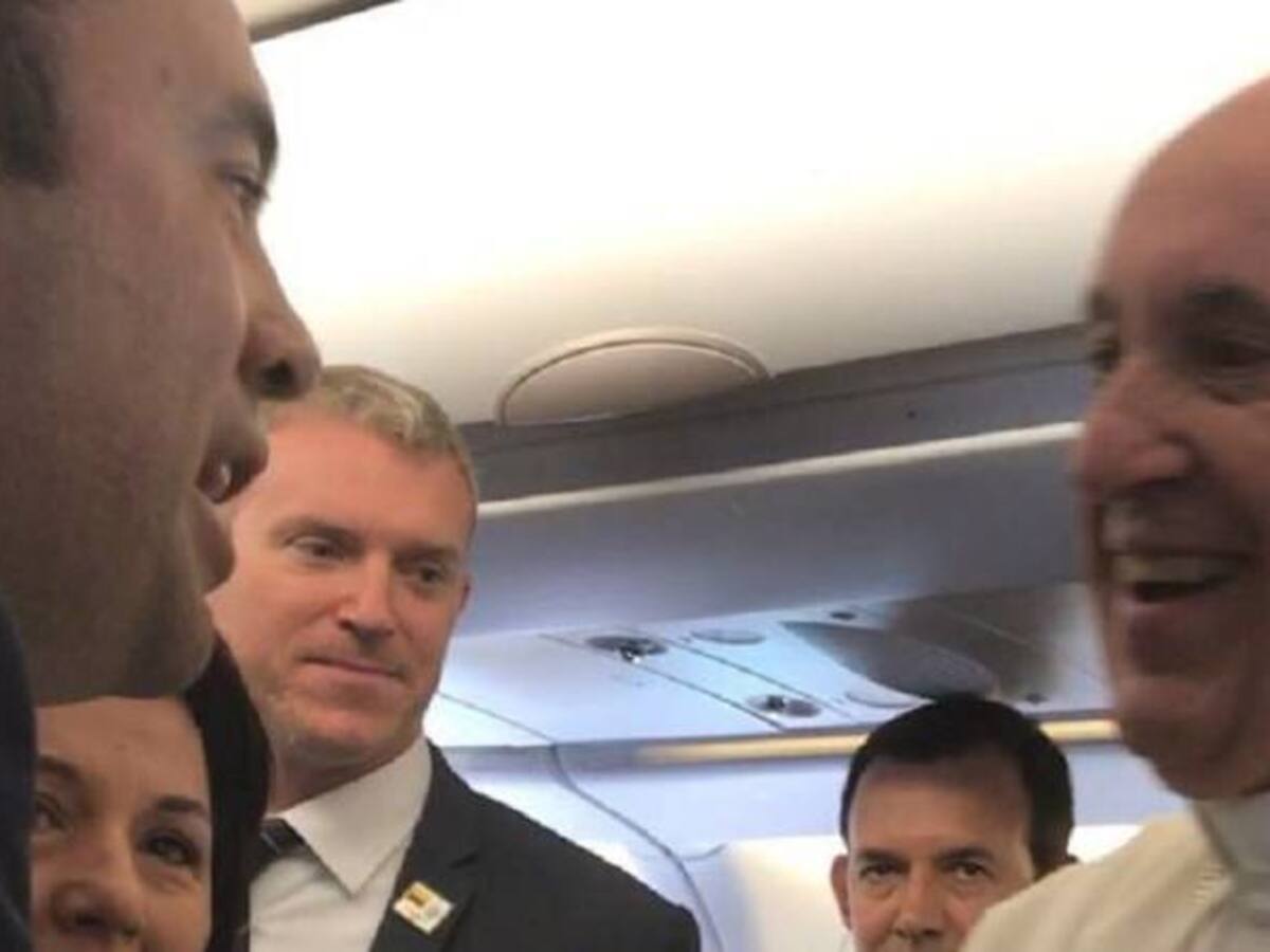 El Papa Francisco saluda a Caracol Radio