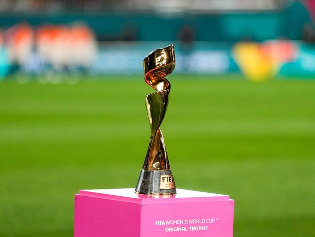 El trofeo del Mundial femenino. (Photo by Ulrik Pedersen/DeFodi Images via Getty Images)