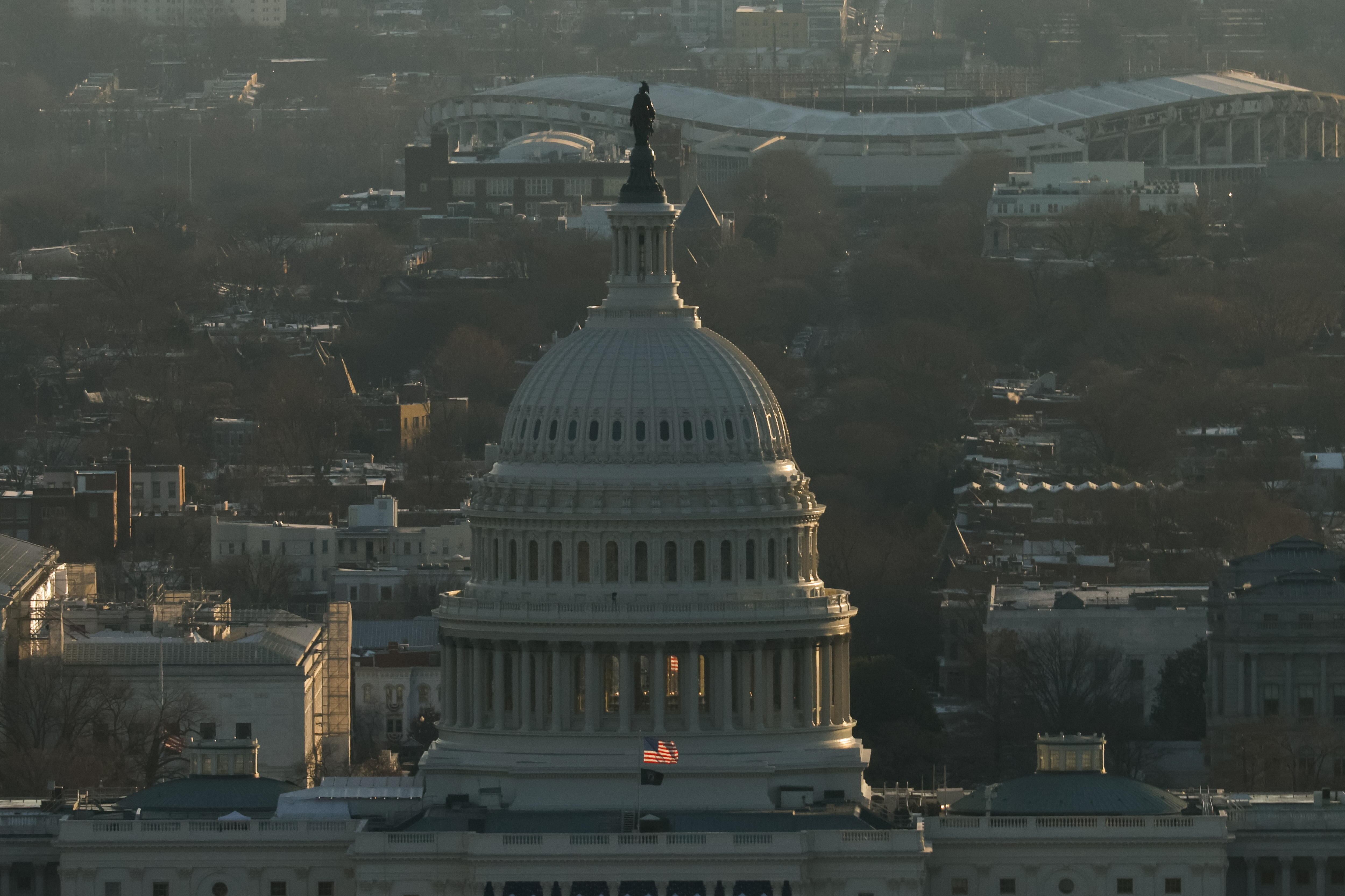 Washington (United States), 20/01/2025.- A view of the U.S. Capitol from the top of the Washington Monument on the inauguration day of US President-elect Donald Trump in Washington, DC, USA, 20 January 2025. Trump will be sworn in for a second term as president of the United States on 20 January. The presidential inauguration will be held indoors due to extreme cold temperatures in DC. (Estados Unidos) EFE/EPA/BRENDAN MCDERMID / POOL