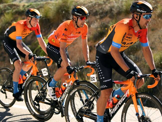 Bahrain Merida redujo en un 70% el salario de sus ciclistas