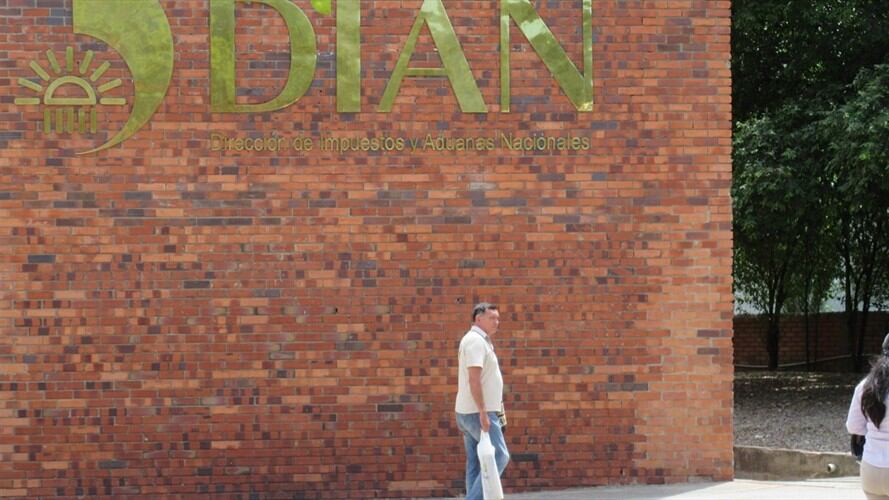 Dian anunció que reforzará controles aduaneros en puertos marítimos del país. Foto: Colprensa