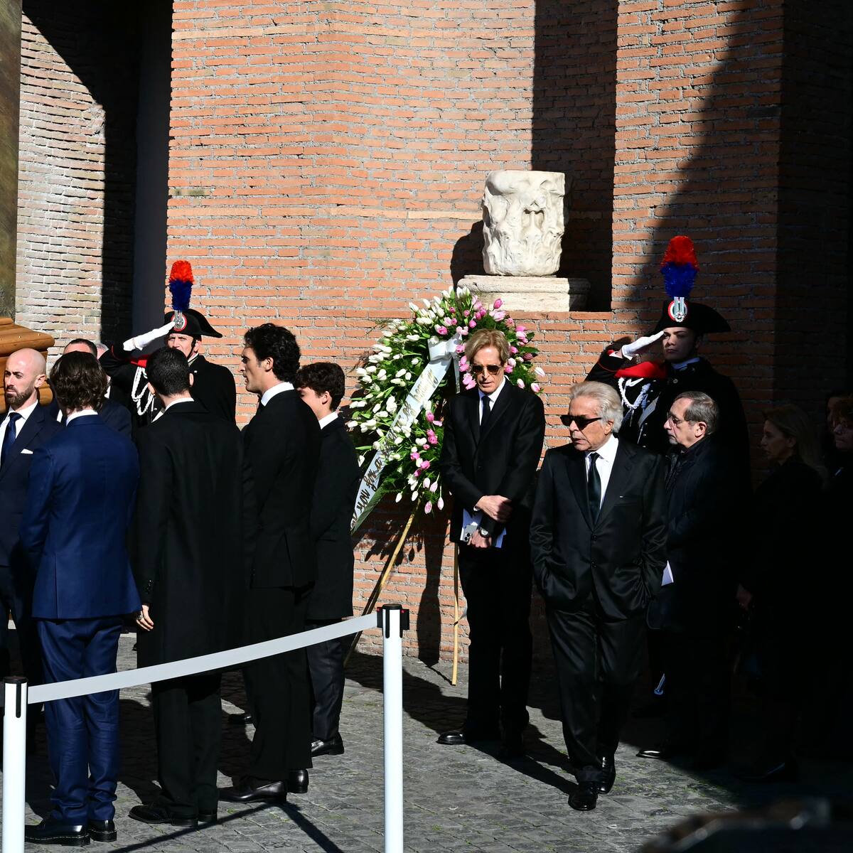 Celebridades de todo el mundo asistieron al funeral de Valentino en Roma