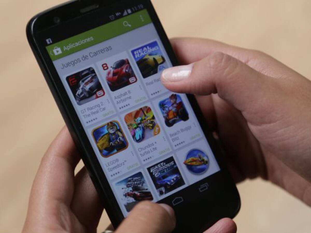 Santos prohíbe la exportación de celulares en nueva estrategia contra hurto