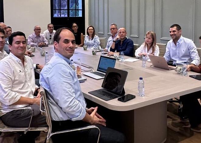 La reunión de los gremios con la ministra designada de Transporte, Elsa Noguera. Foto: tomada de la cuenta de X de Efraín Cepeda.
