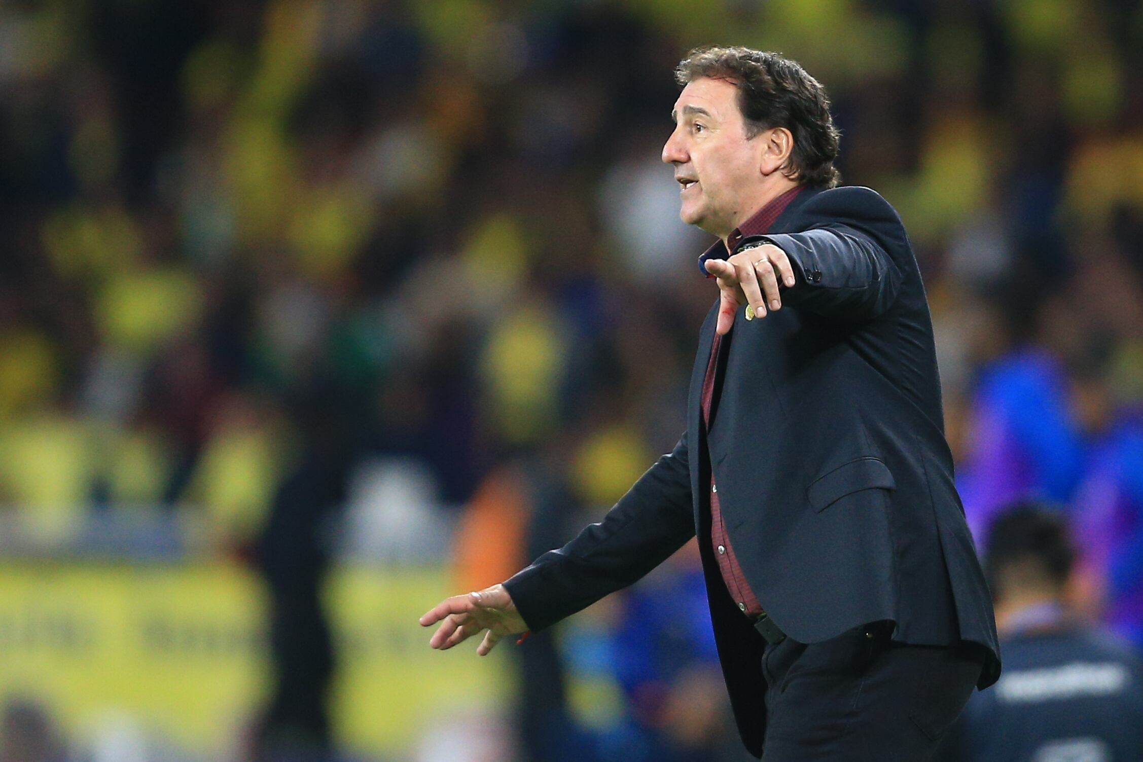 AME8114. QUITO (ECUADOR), 17/10/2023.- El director técnico Néstor Lorenzo de Colombia reacciona hoy, en un partido de las Eliminatorias Sudamericanas para la Copa Mundial de Fútbol 2026 entre Ecuador y Colombia en el estadio Rodrigo Paz Delgado en Quito (Ecuador). EFE/ Julio Estrella