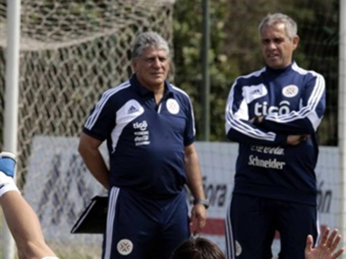 Seleccionador de Paraguay prepara equipo ofensivo para enfrentar a Colombia