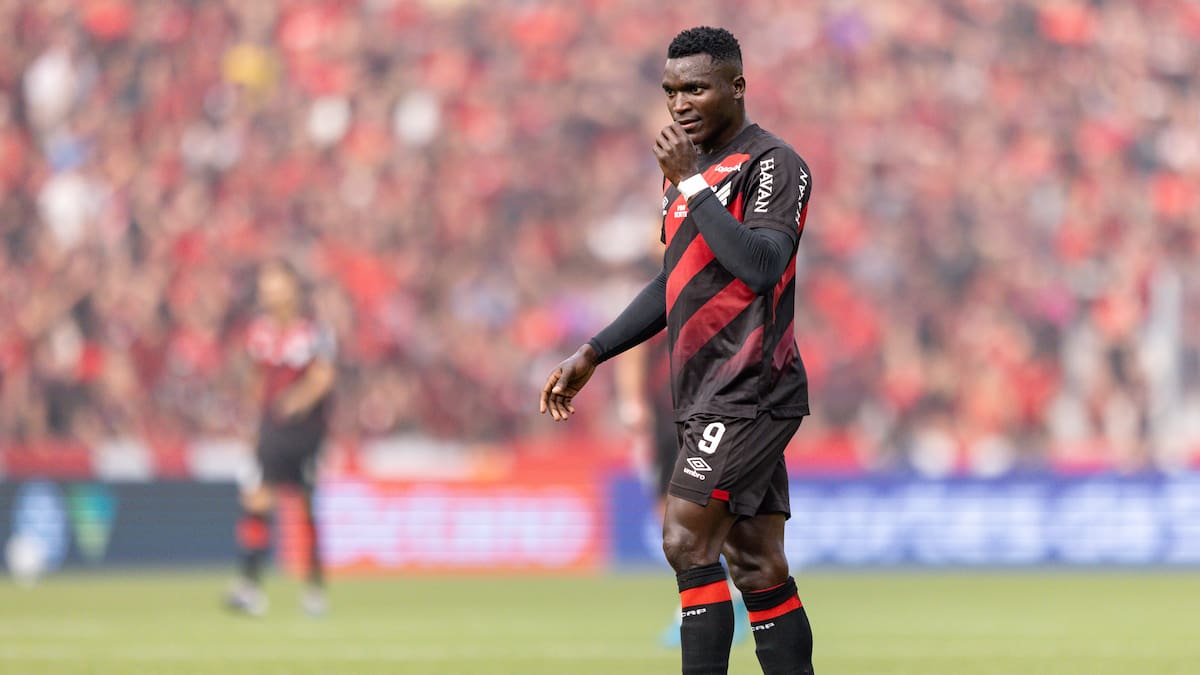 “Es un monstruo y muy humilde”: DT del Paranaense fascinado con el nivel de Kevin Viveros