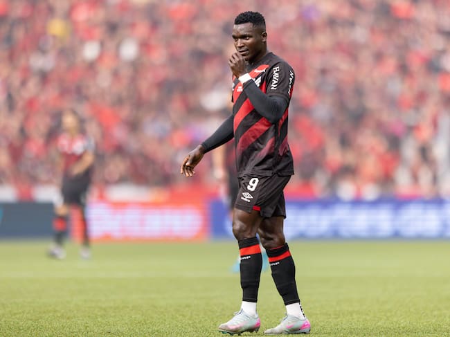 CURITIBA, BRAZIL - MARCH 22: Kevin Viveros of Athletico Paranaense looks on during a Brasileirao 2026 match between Athletico Paranaense and Coritiba at Arena da Baixada on March 22, 2026 in Curitiba, Brazil. (Photo by Rodolfo Buhrer/Sports Press Photo/Getty Images)