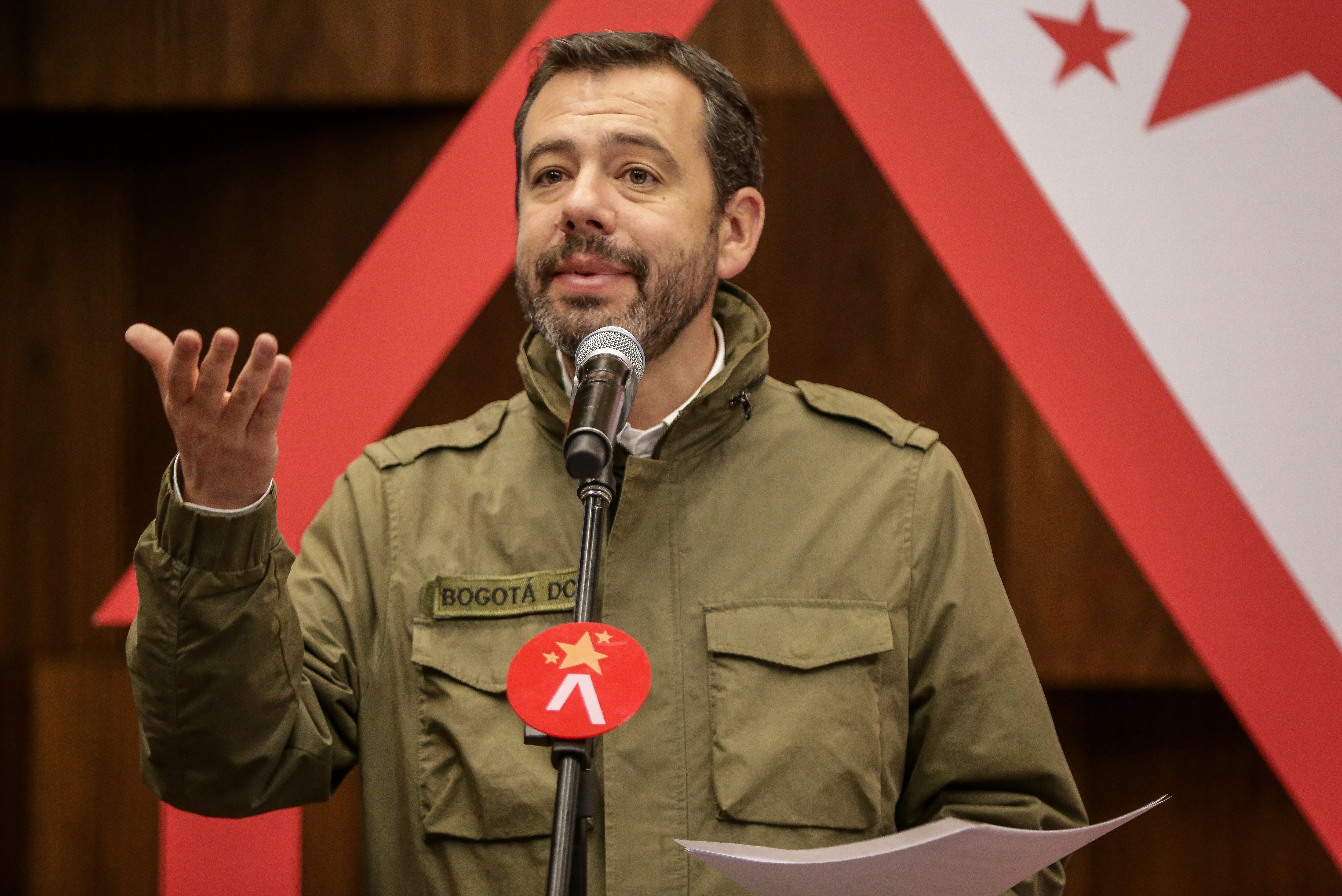 Bogotá. Septiembre 20 de 2024. El Alcalde Mayor de Bogotá, Carlos Fernando Galán, junto con la Gerente del Acueducto, Natasha Avendaño,anunció que se retomará el esquema de racionamiento diario de agua debido a la falta de lluvias en la capital. (Colprensa - Catalina Olaya)