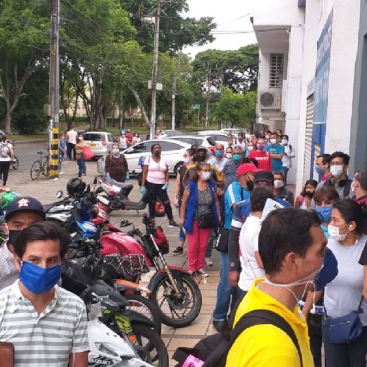 Filas interminables para reclamar medicamentos