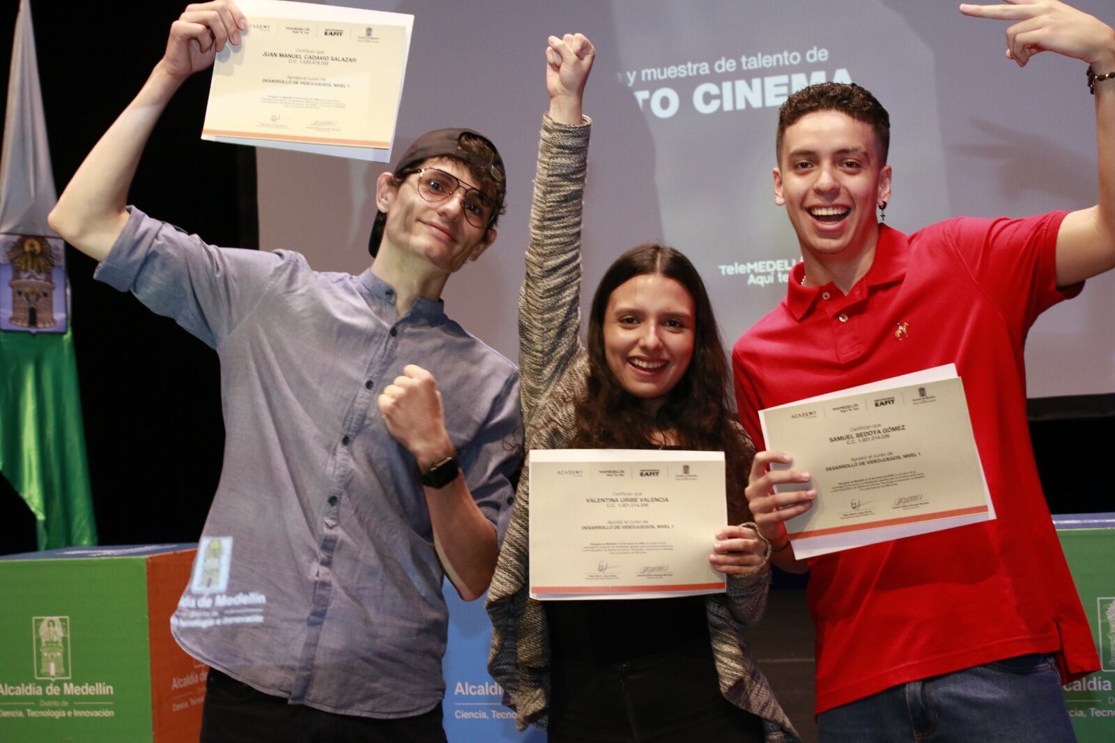 Jóvenes del programa Estud- IA. Foto: Alcaldía de Medellín.