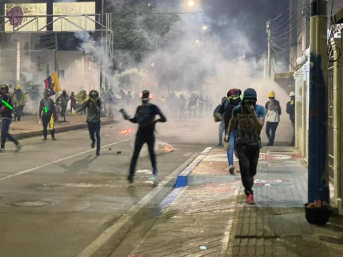 Habitantes de inmediaciones de la UIS afectados por gases lacrimógenos