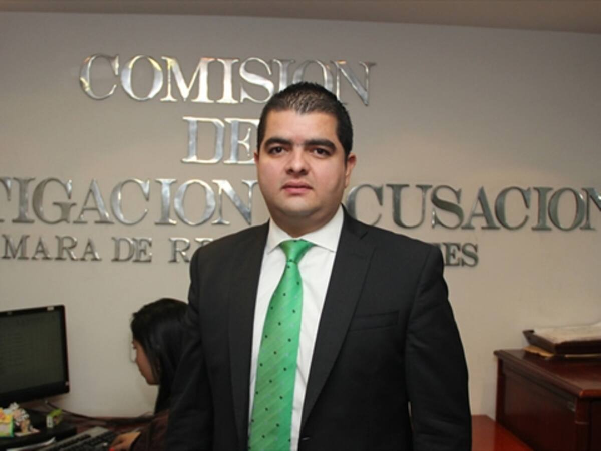 Procuraduría no es imparcial y defiende a Pretelt: investigador Bedoya