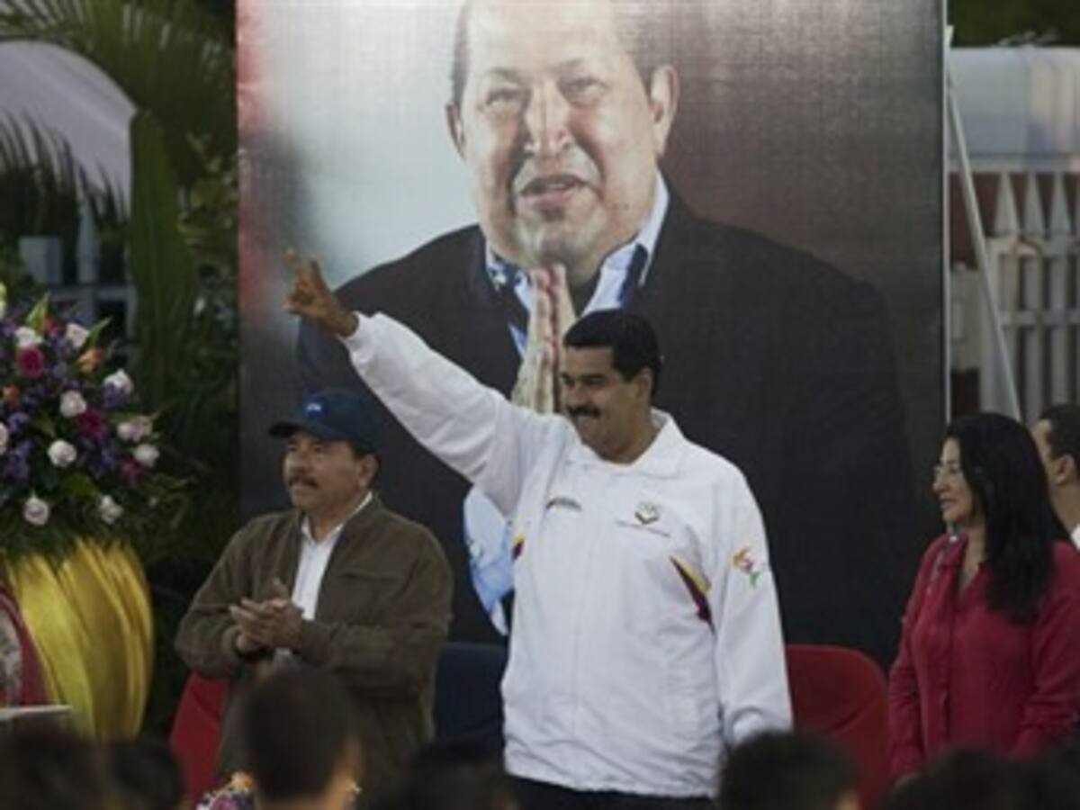 Maduro afirma que Chávez vivirá mientras lo haga su revolución de "amor en acción"