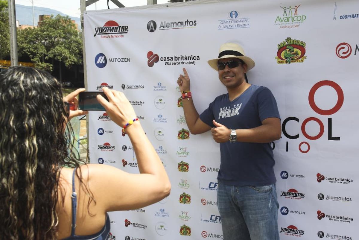 Caracol Radio estuvo en el desfile de autos clásicos y antiguos en la Feria de las Flores