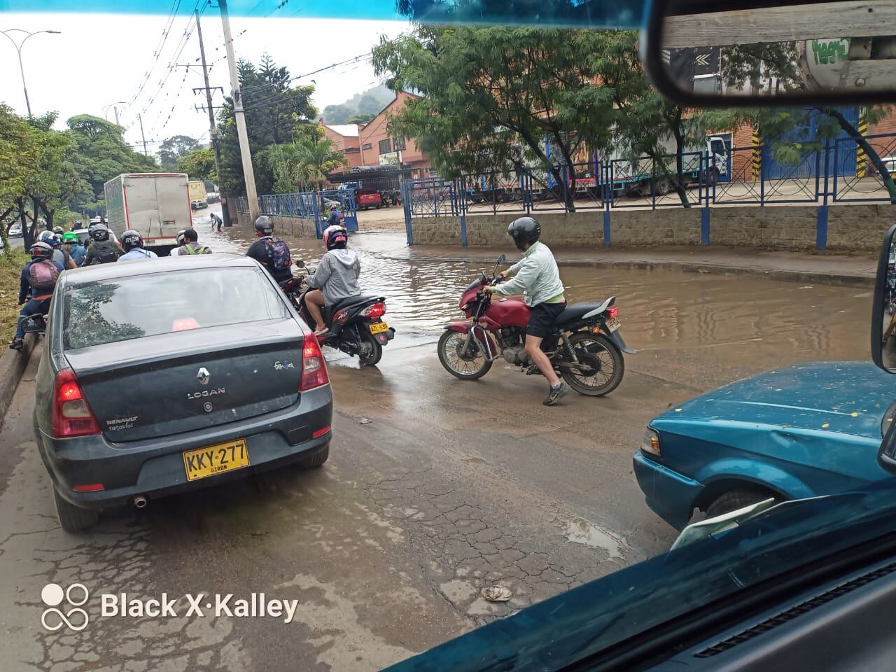 Lluvias generan trancones en Girón