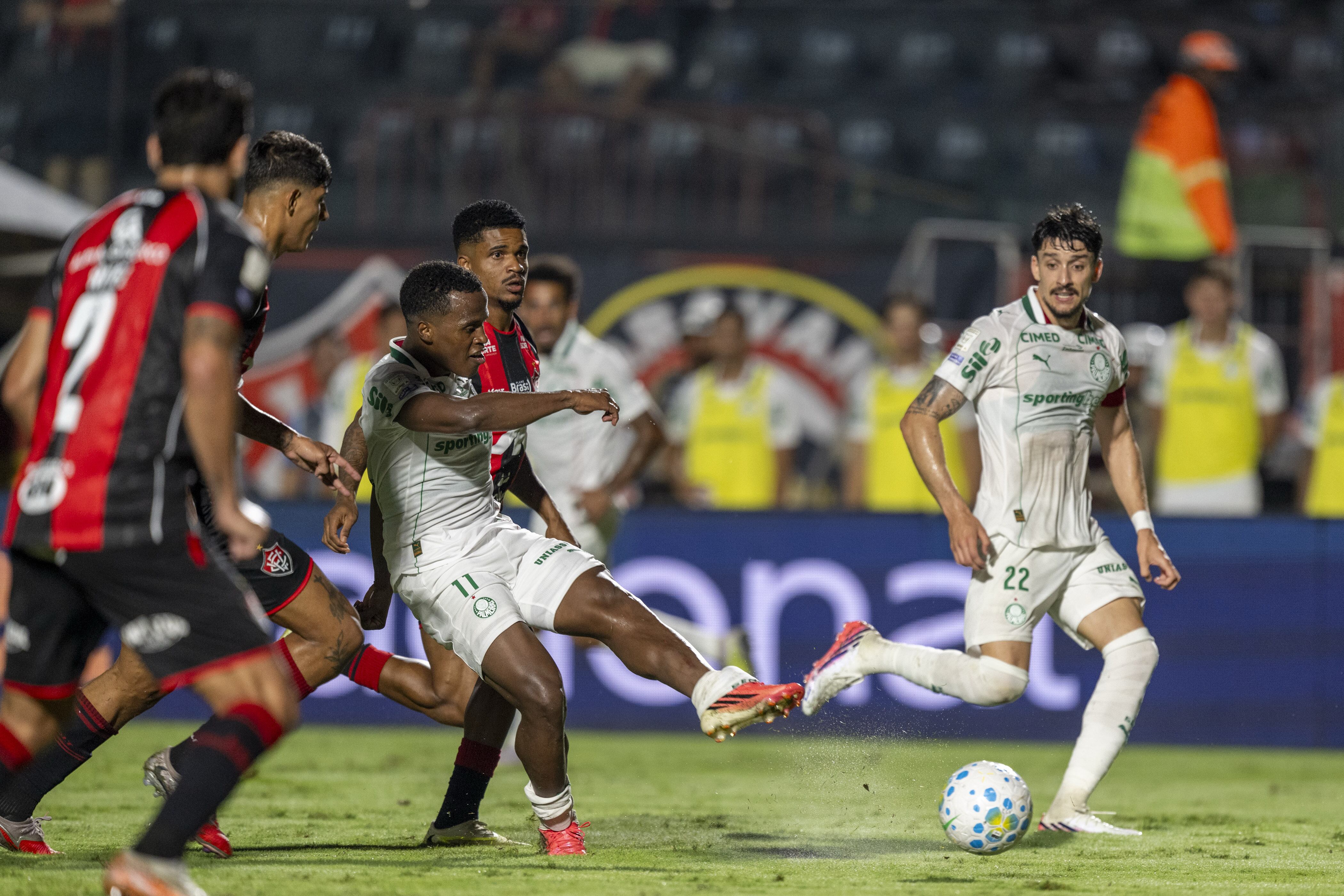 Jhon Arias brilló con gol y asistencia en abultado triunfo del Palmeiras sobre Vitória en Liga. (Photo by Richard Callis/Sports Press Photo/Getty Images)