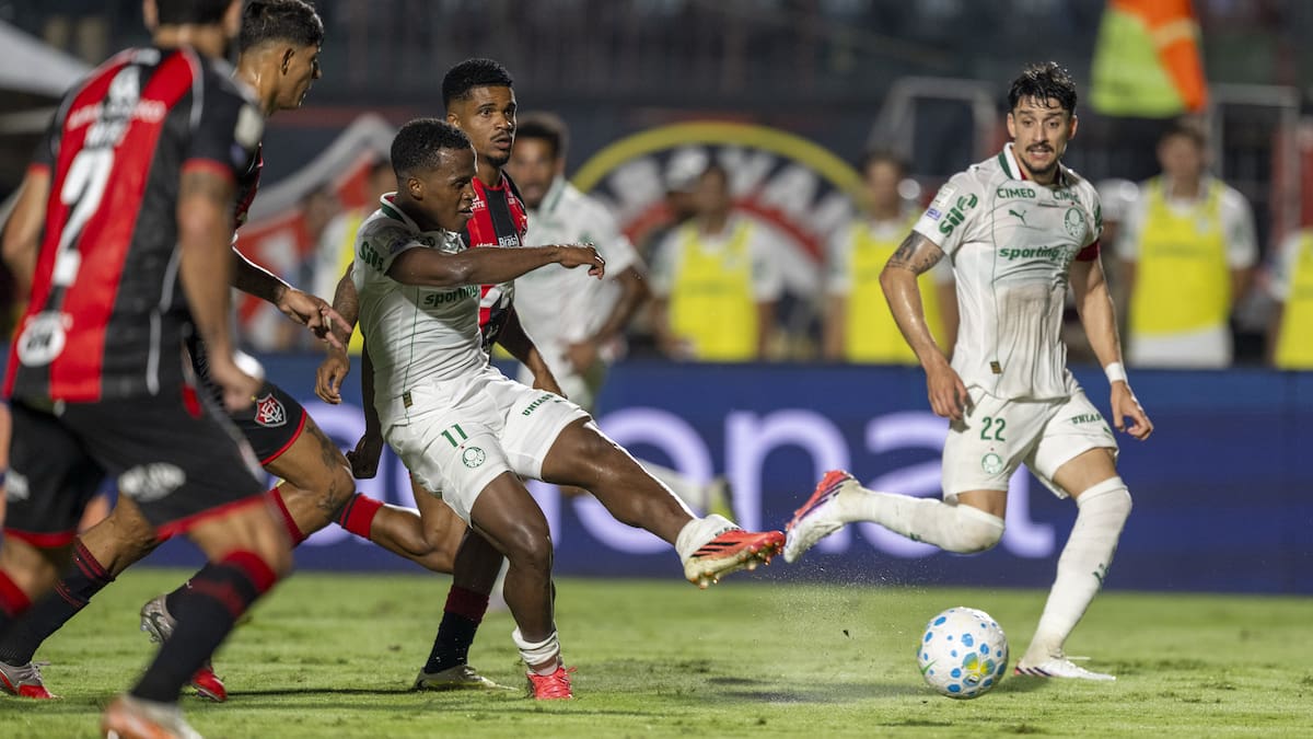 Jhon Arias brilló con gol y asistencia en abultado triunfo del Palmeiras sobre Vitória en Liga