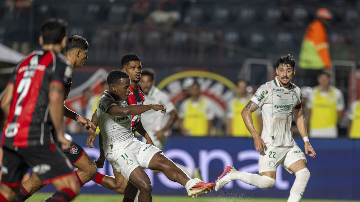 Jhon Arias brilló con gol y asistencia en abultado triunfo del Palmeiras sobre Vitória en Liga