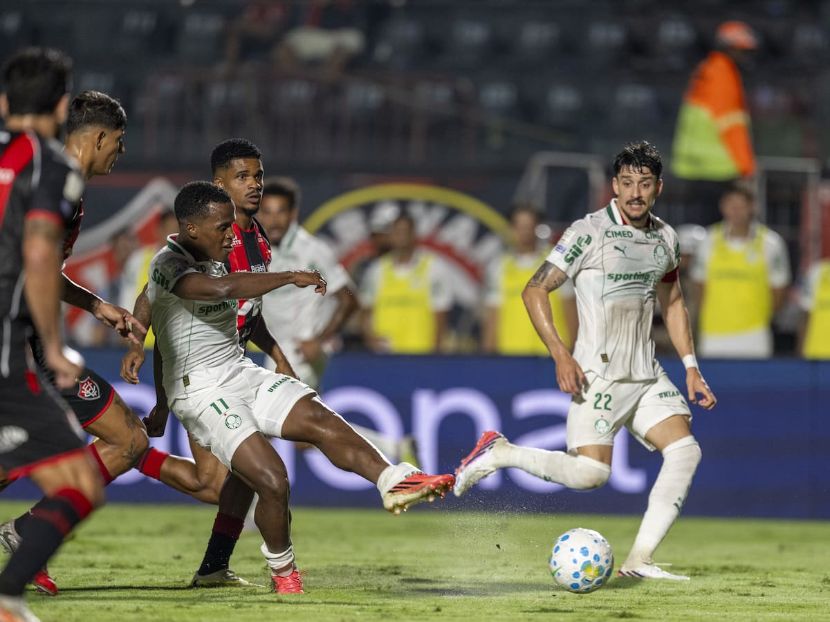 Jhon Arias brilló con gol y asistencia en abultado triunfo del Palmeiras sobre Vitória en Liga
