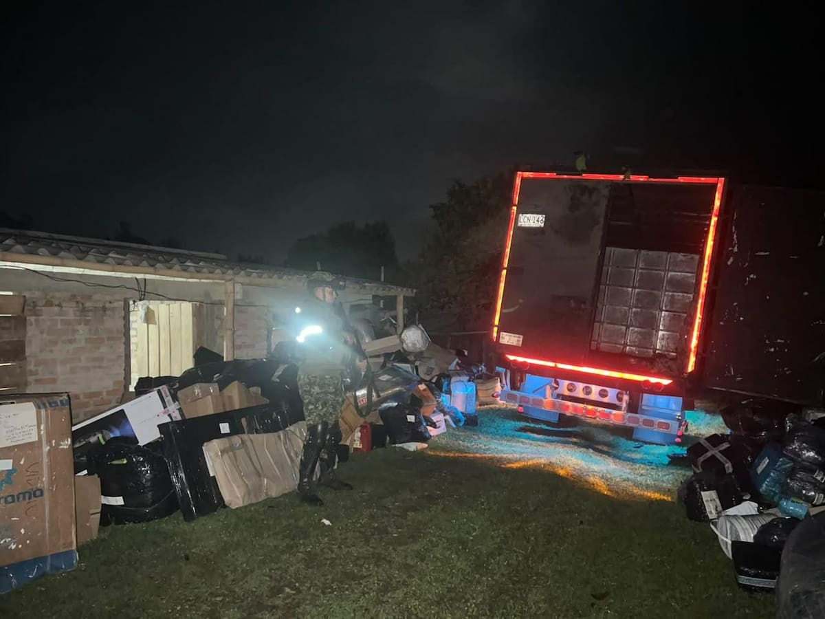 El Ejército recuperó un vehículo y su carga hurtados en la vía Panamericana del Cauca