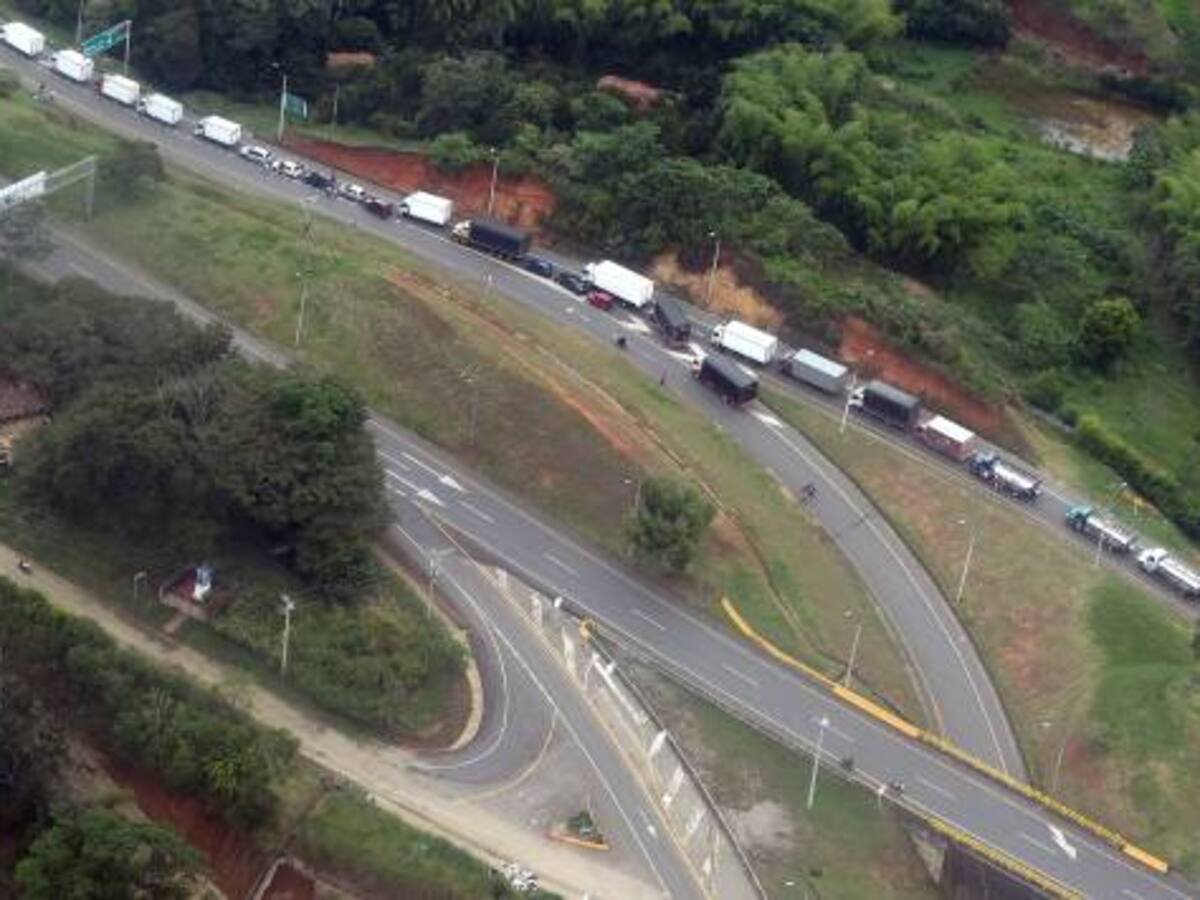Se mantiene despeje de vía Panamericana