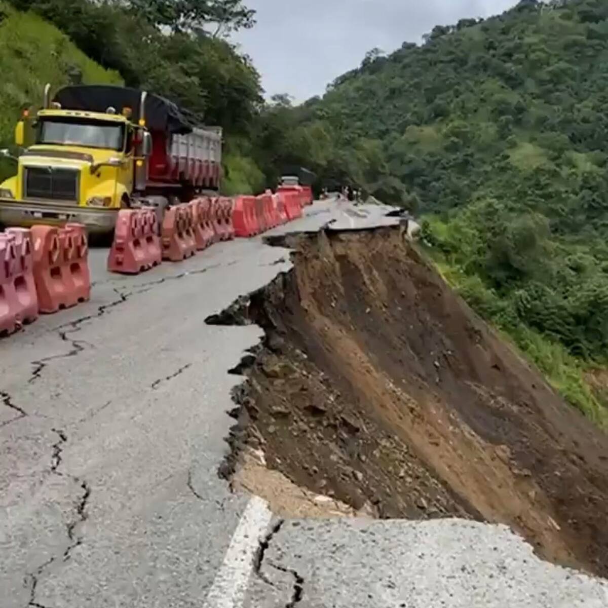 Cierre en la vía Pacífico 1 por pérdida de banca en Sinifaná: obras tardarían hasta cinco meses