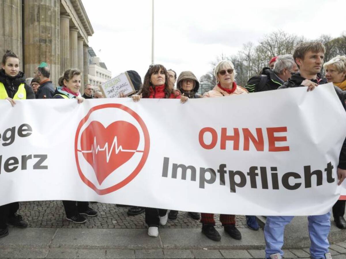 Parlamento alemán rechazó proyecto de vacunación obligatoria contra COVID
