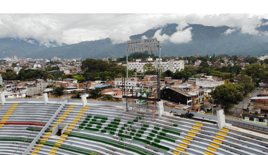 Instalación pantalla gigante en el estadio Murillo Toro