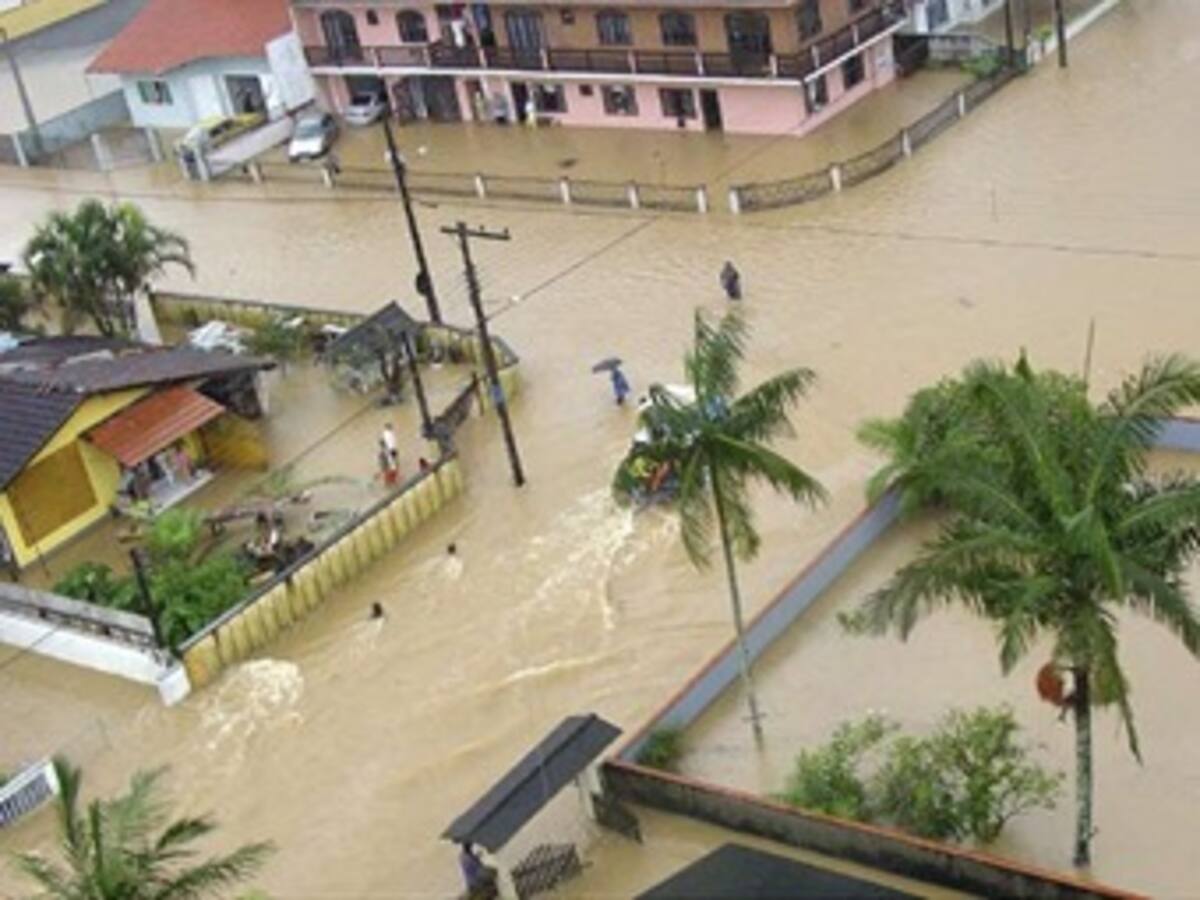 Las lluvias causan 60 muertos y miles de desplazados en Brasil