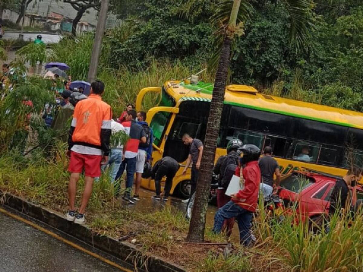 VIDEO: Bus se accidentó en Colseguros