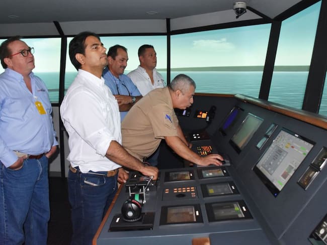 Escuela Naval entrena a pilotos prácticos en simulador de embarcaciones