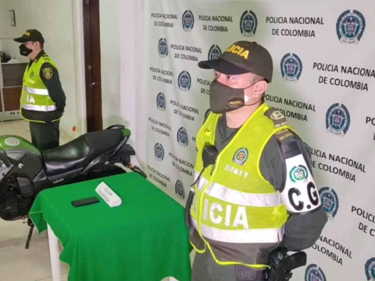 Policía evitó que incineraran motocicleta de presunto ladrón
