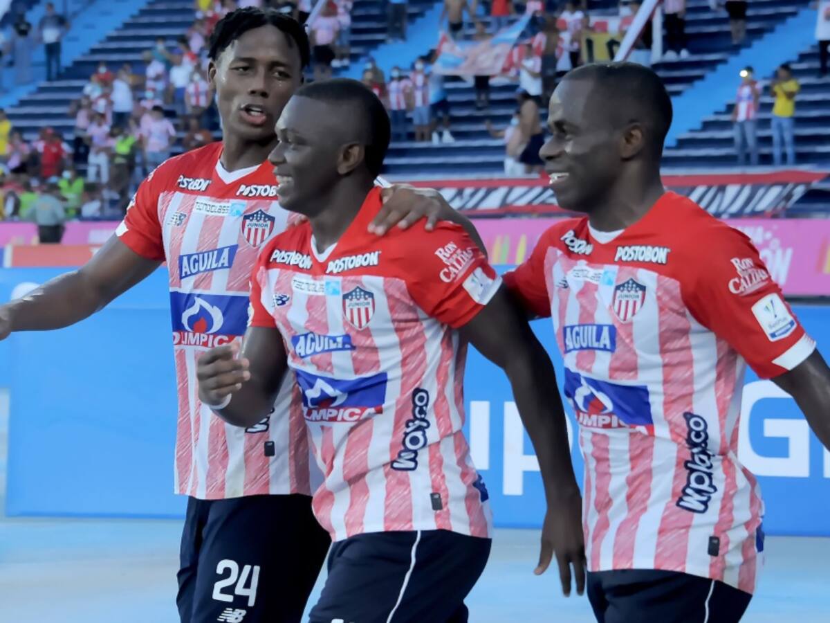 Junior goleó al Pereira y revivió en el Grupo A
