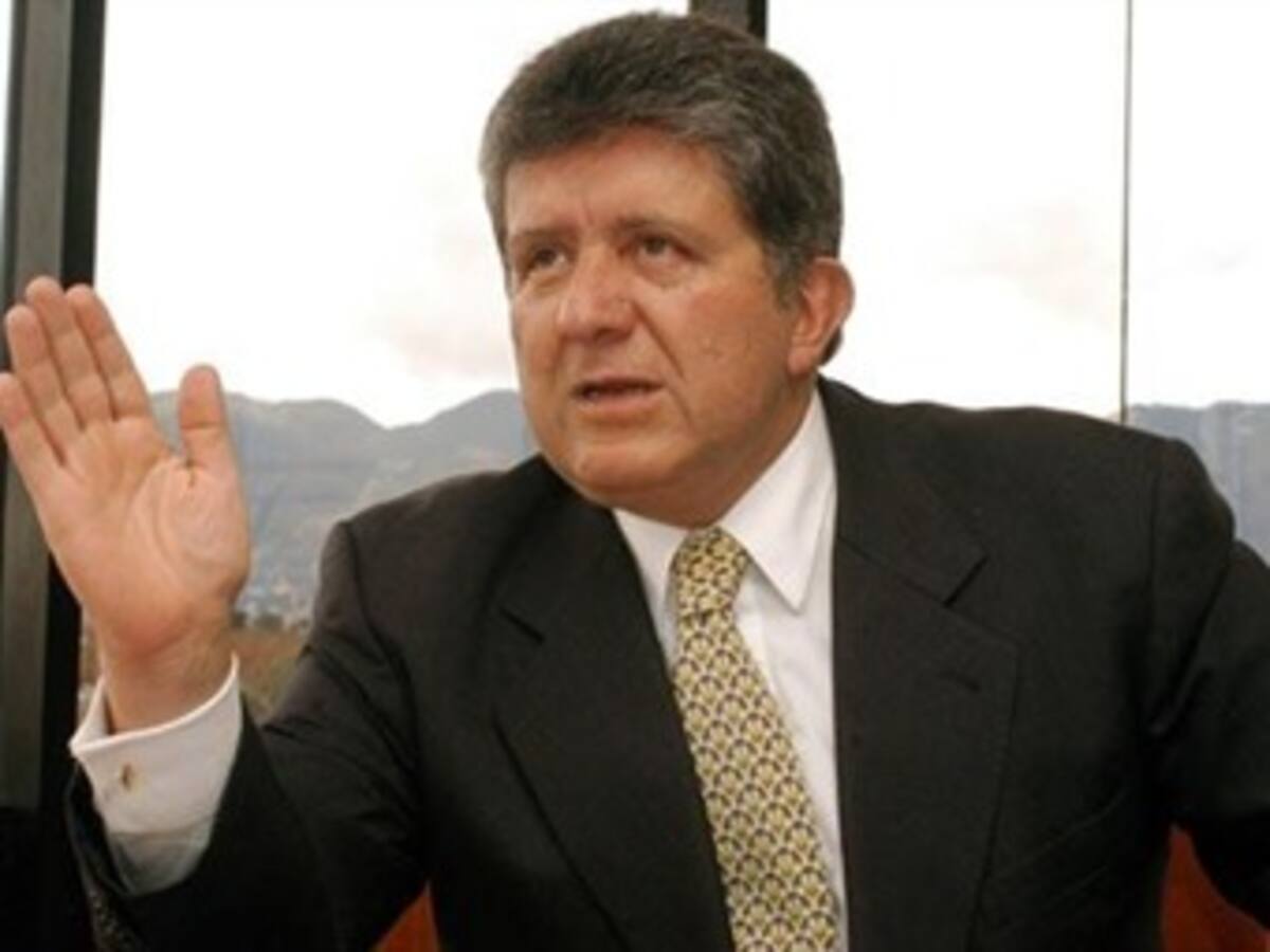 El Congreso acepta renuncia del contralor Turbay