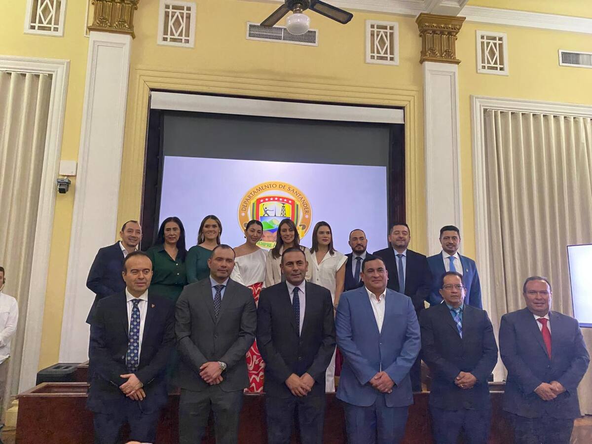 “El gran reto para ustedes es cambiar la imagen de la salud en Santander”: Juvenal Díaz