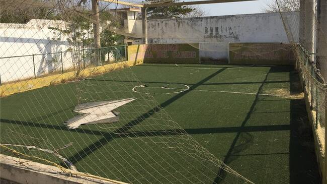 El estadio de béisbol, piscinas, y canchas de fútbol sintéticas, entre otros escenarios, presentan falta de mantenimiento, volviéndolos lugares no aptos para práctica deportiva. Foto: W Radio