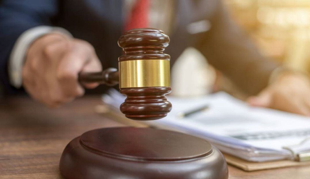 Los accionantes solicitaron ser indemnizados con 180 salarios mínimos, daños materiales y dineros dejados de percibir