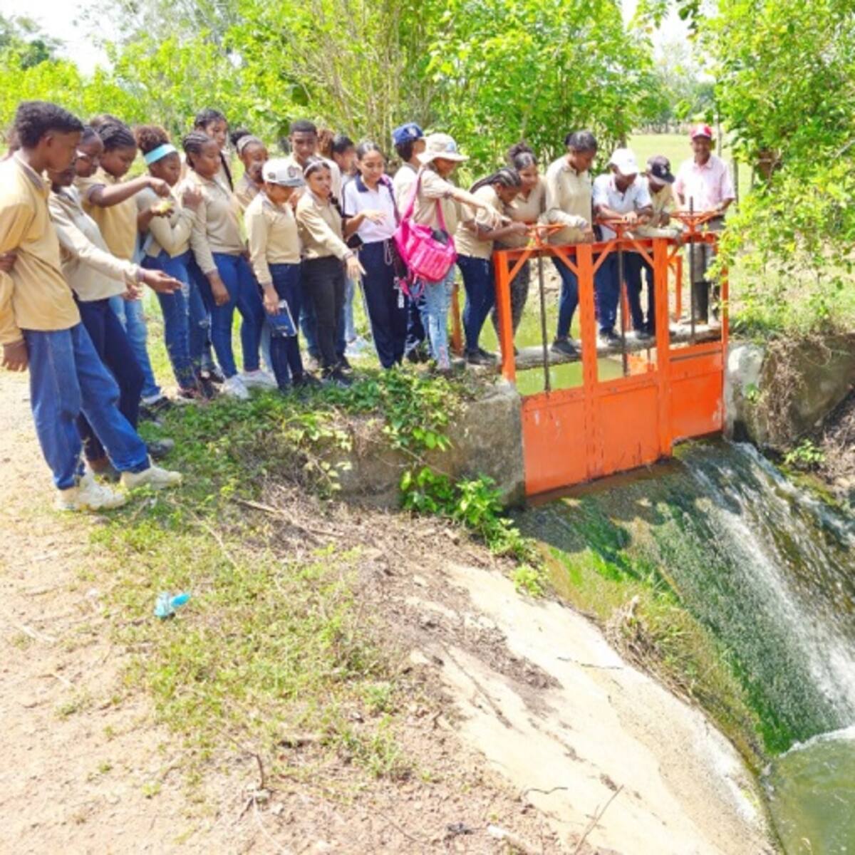 Colegio de María La Baja propone ‘Proyecto Ambiental’ para recuperar sus cuerpos de agua