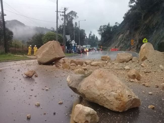 Lluvias provocan cierre de la vía Bogotá - La Calera