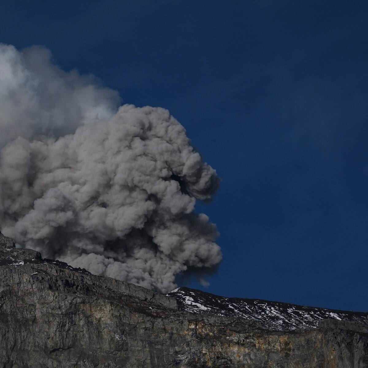La impresionante incandescencia que se registró en el cráter del volcán Nevado del Ruiz