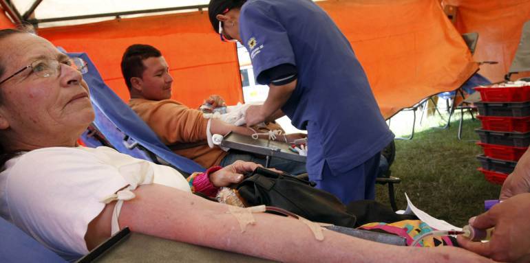 Los ciudadanos pueden ir a donar su sangre en el Hospital más cercano.