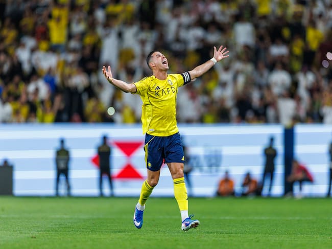 Cristiano Ronaldo marca doblete en goleada de Al-Nassr: ¿Cuánto le falta para llegar a mil goles?. (Photo by Abdullah Ahmed/Getty Images)