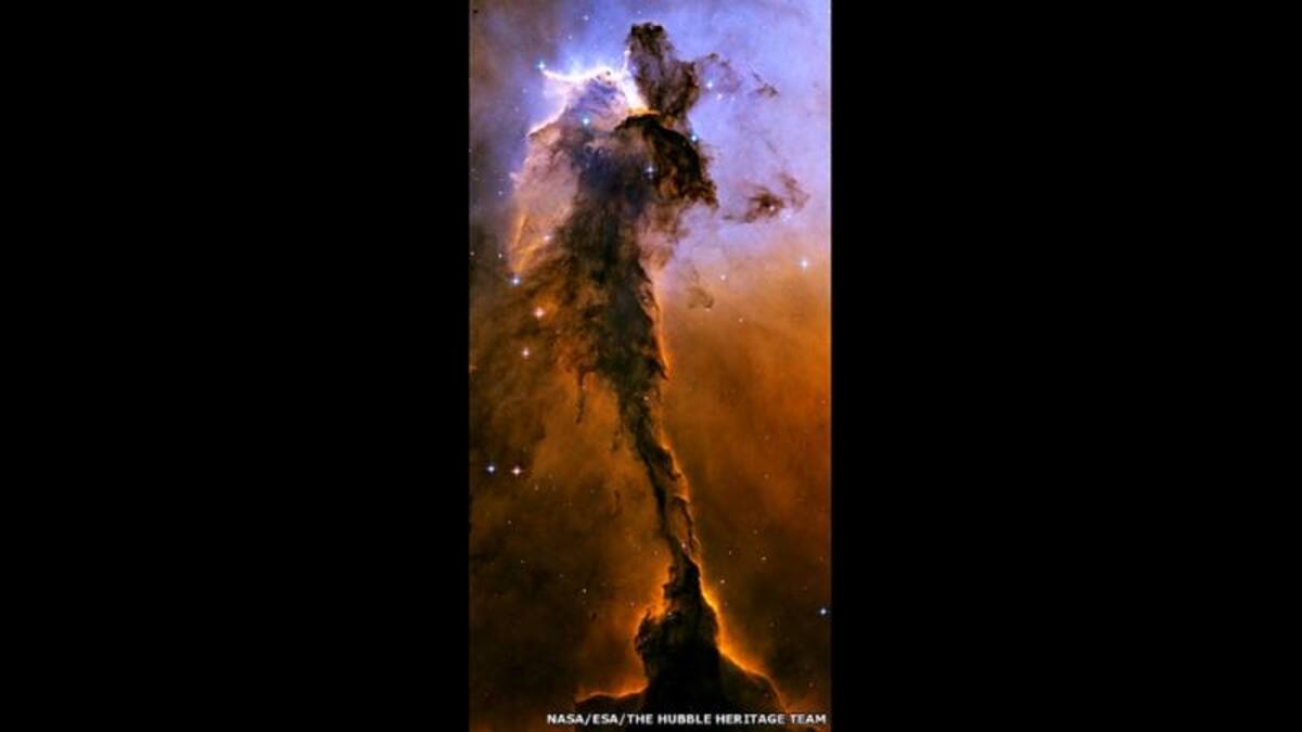 La exposición "Visiones del Universo" en el Museo Marítimo Nacional de Londres recoge más de 100 impresionantes vistas del espacio, que exploran el desarrollo de la fotografía, la utilización del telescopio y la comprensión de nuestro lugar en el Universo.