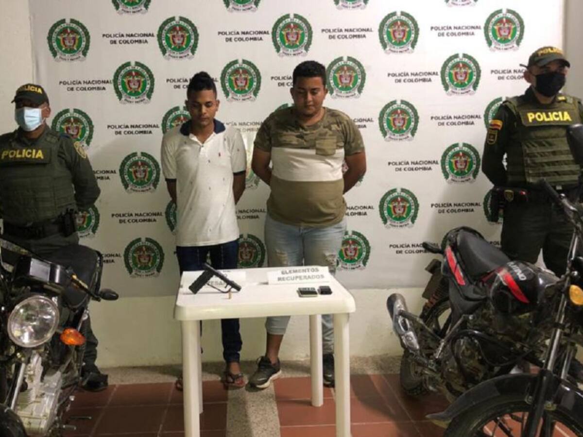 Capturan a dos hombres por robar a ocupantes de un camión en Magangué