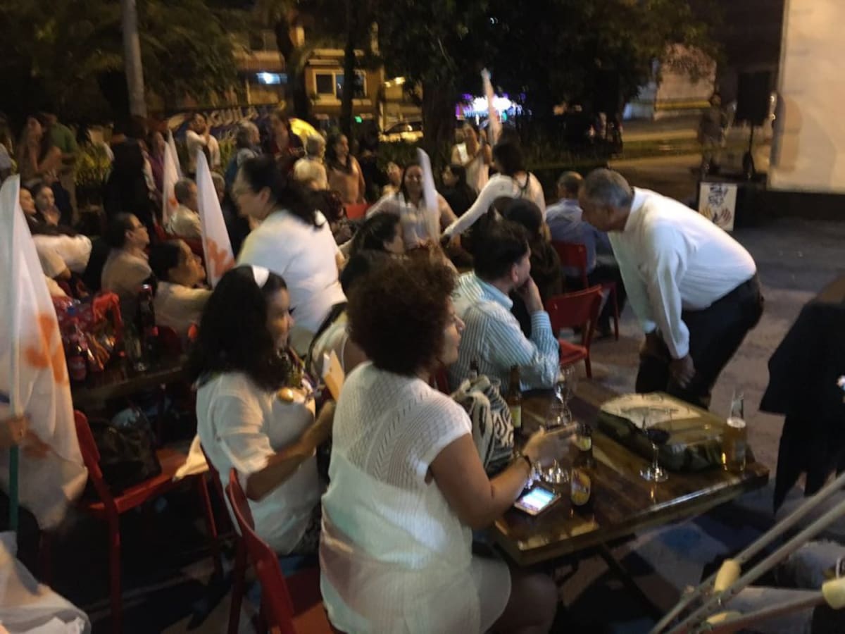 En Medellín, los paisas se reunieron en inmediaciones del Teatro Pablo Tobón Uribe 